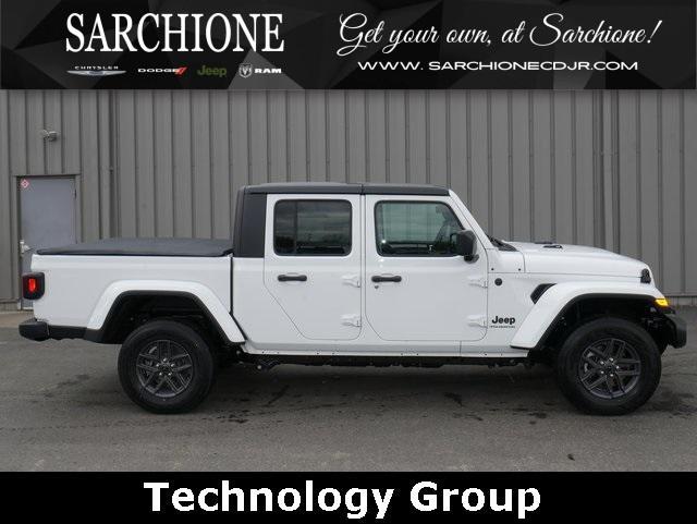 new 2024 Jeep Gladiator car, priced at $49,222