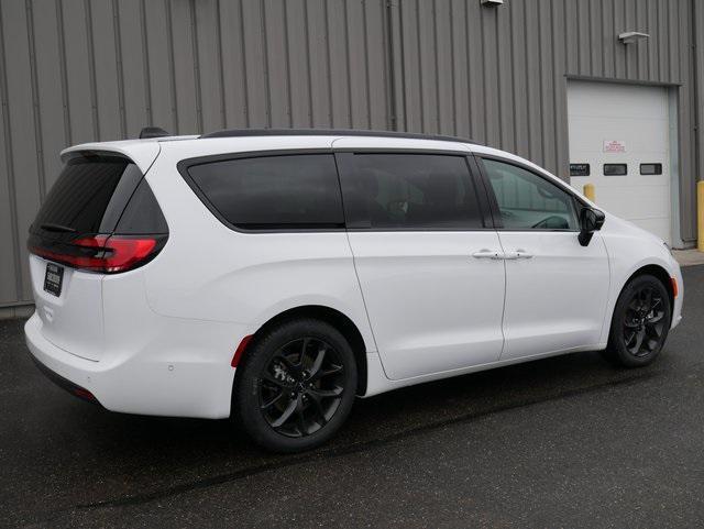 new 2024 Chrysler Pacifica car, priced at $46,138