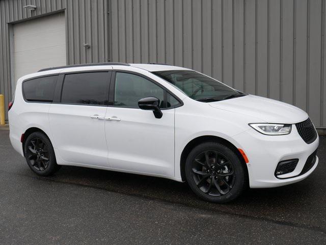 new 2024 Chrysler Pacifica car, priced at $46,138