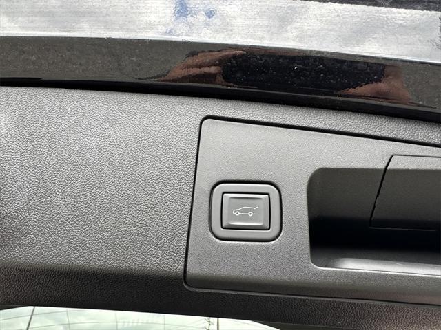 used 2024 Cadillac XT4 car, priced at $36,977