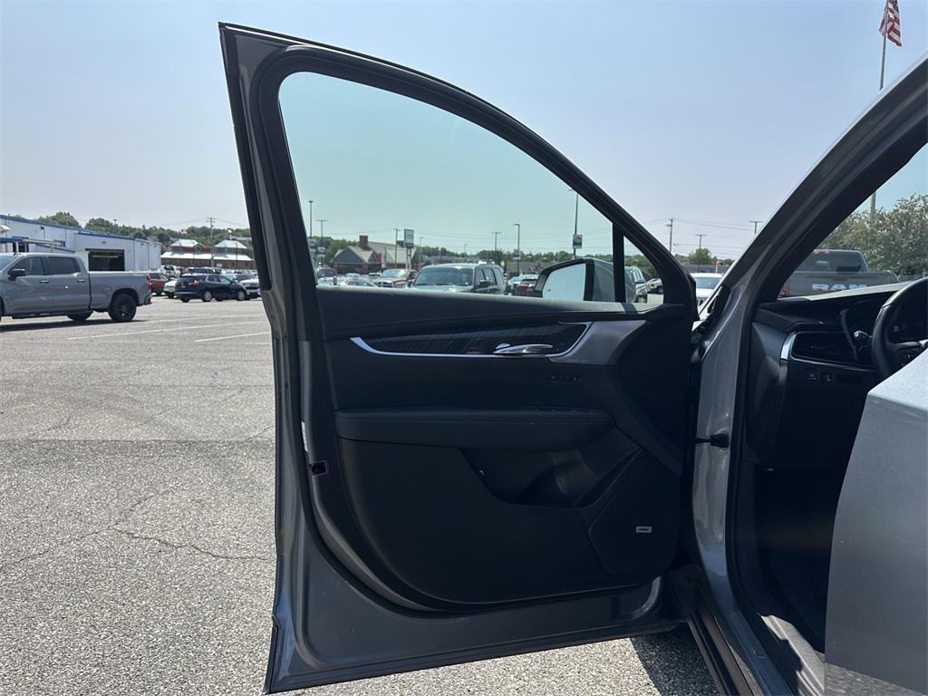 used 2024 Cadillac XT6 car, priced at $46,977