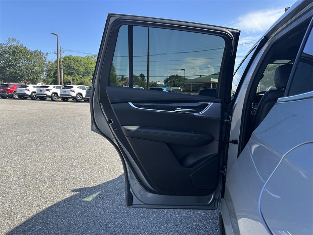 used 2024 Cadillac XT6 car, priced at $41,977
