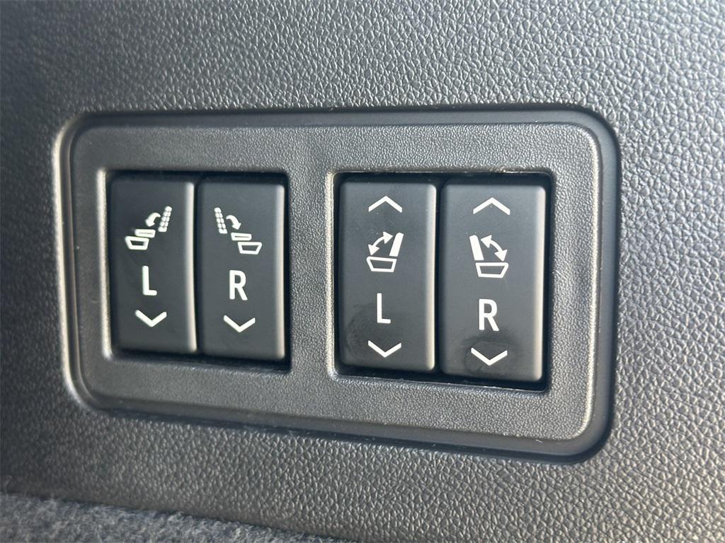 used 2024 Cadillac XT6 car, priced at $41,977