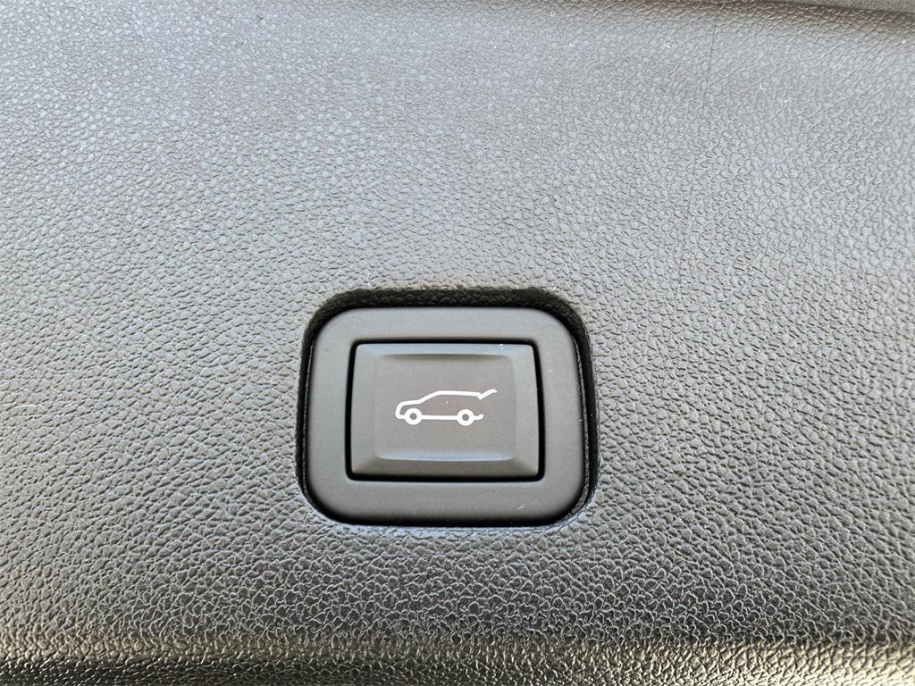 used 2024 Cadillac XT6 car, priced at $46,977