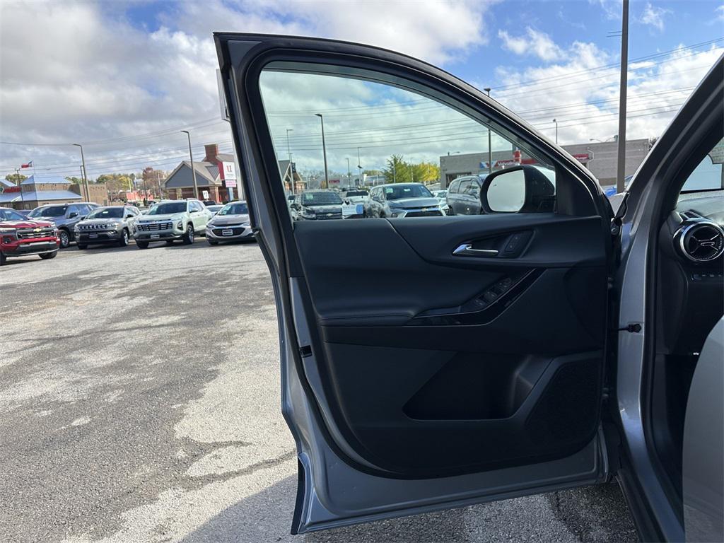 used 2025 Chevrolet Equinox car, priced at $27,877