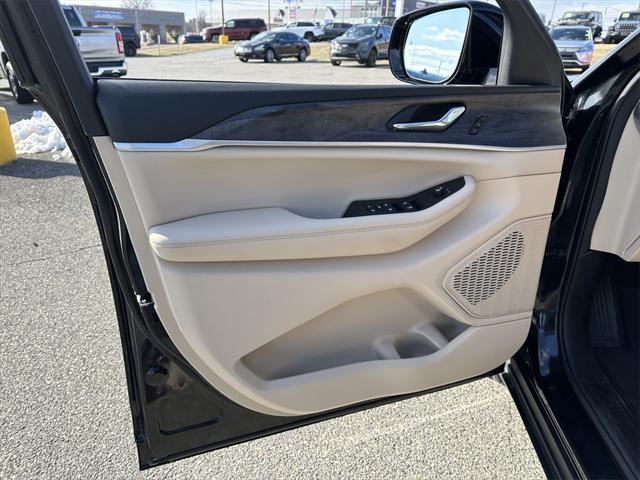 used 2024 Jeep Grand Cherokee car, priced at $37,888