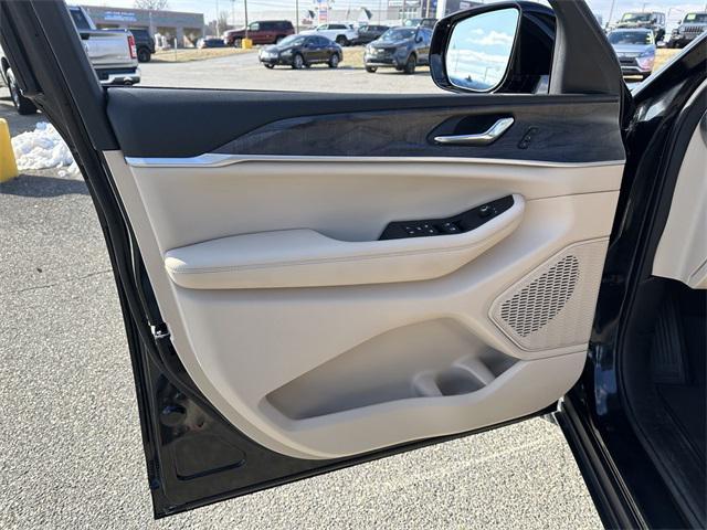 used 2024 Jeep Grand Cherokee car, priced at $39,888