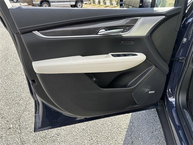 new 2025 Cadillac XT5 car, priced at $62,715