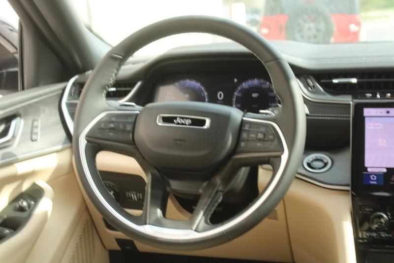 new 2025 Jeep Grand Cherokee car, priced at $41,292