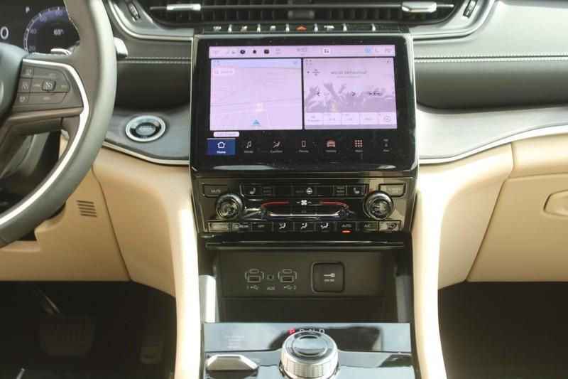 new 2025 Jeep Grand Cherokee car, priced at $41,292
