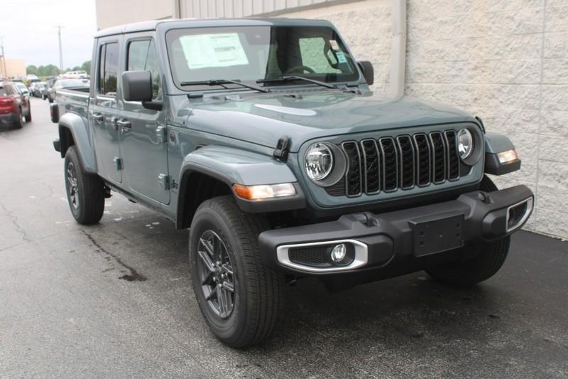 new 2025 Jeep Gladiator car, priced at $42,180