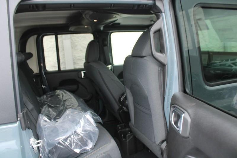 new 2025 Jeep Gladiator car, priced at $42,180