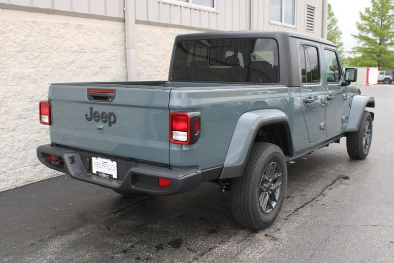 new 2025 Jeep Gladiator car, priced at $42,180