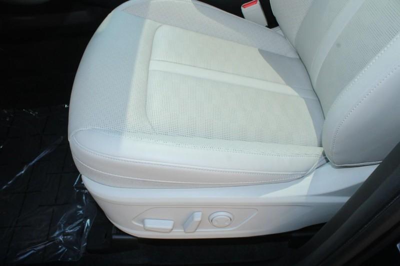 used 2024 Kia Sorento car, priced at $37,565