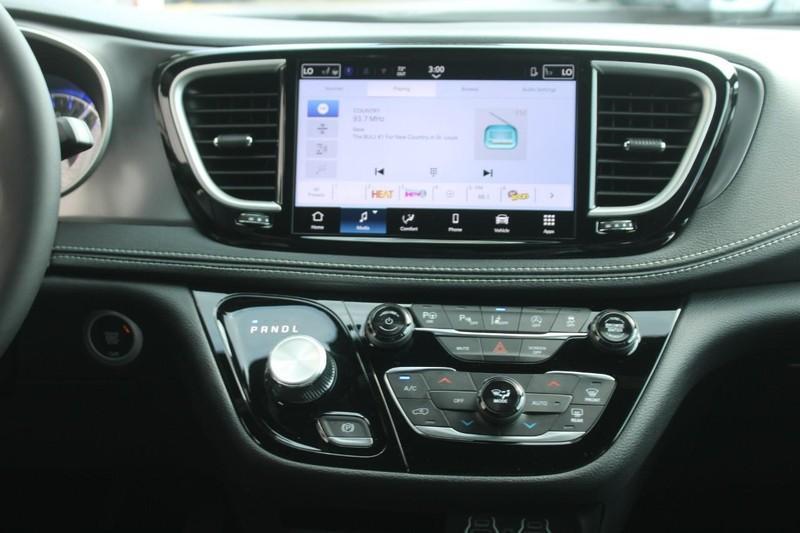 new 2025 Chrysler Pacifica car, priced at $44,220