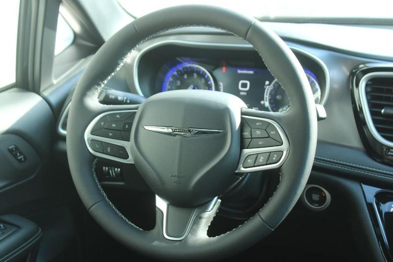 new 2025 Chrysler Pacifica car, priced at $45,370