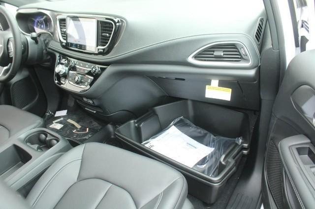 new 2025 Chrysler Pacifica car, priced at $42,515