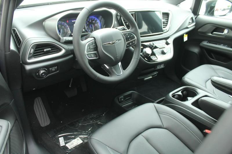 new 2025 Chrysler Pacifica car, priced at $44,572