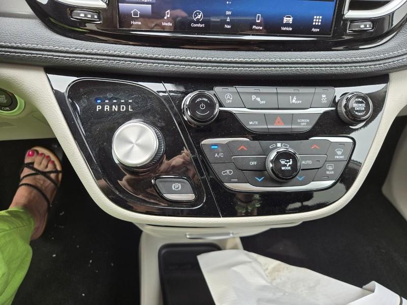 used 2024 Chrysler Pacifica car, priced at $41,371