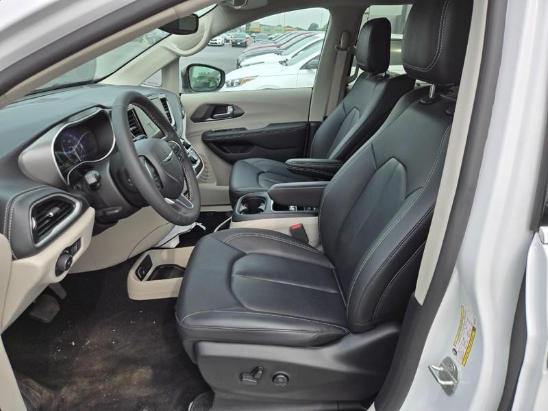used 2024 Chrysler Pacifica car, priced at $41,371