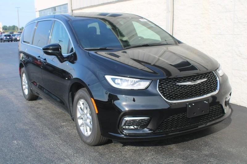 new 2025 Chrysler Pacifica car, priced at $40,752