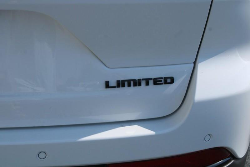 new 2025 Jeep Grand Cherokee car, priced at $48,650