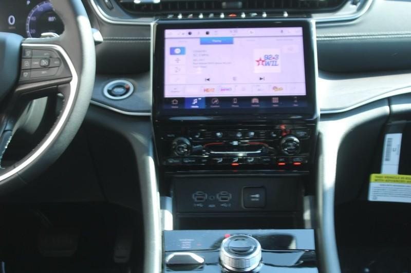 new 2025 Jeep Grand Cherokee car, priced at $48,650