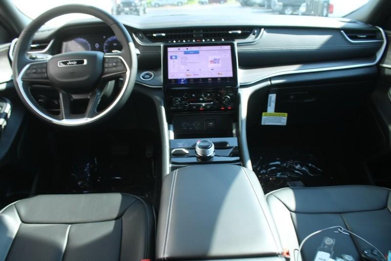 new 2025 Jeep Grand Cherokee car, priced at $48,650