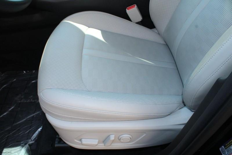 used 2025 Kia Sorento car, priced at $37,500