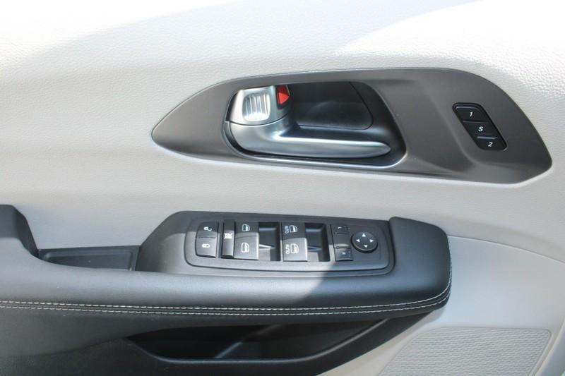 used 2023 Chrysler Pacifica car, priced at $23,648