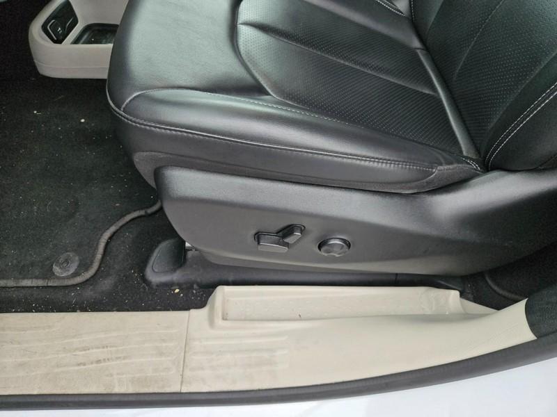 used 2023 Chrysler Pacifica car, priced at $25,000