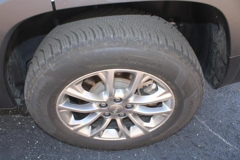 used 2022 Jeep Cherokee car, priced at $23,990