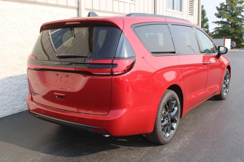 new 2024 Chrysler Pacifica car, priced at $40,595