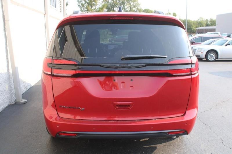 new 2024 Chrysler Pacifica car, priced at $40,595