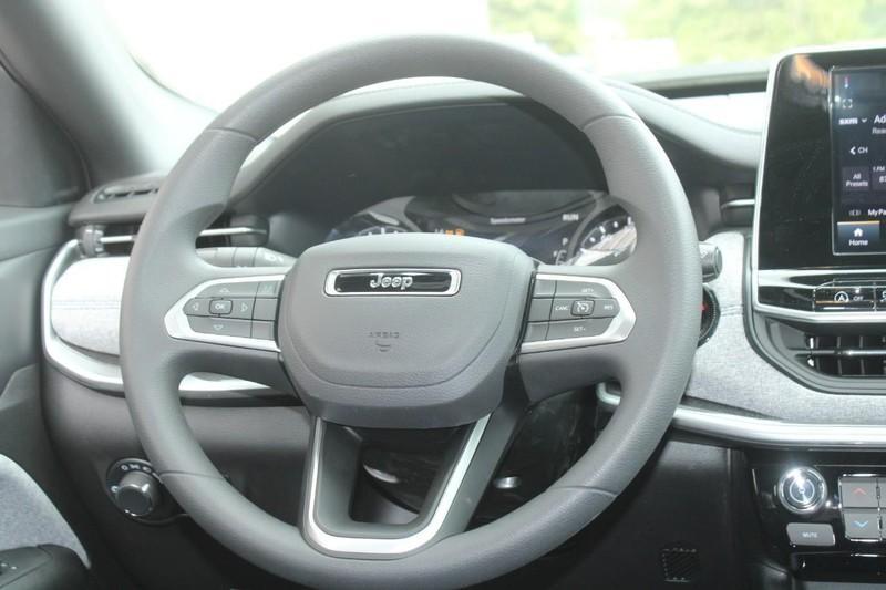 new 2025 Jeep Compass car, priced at $25,995