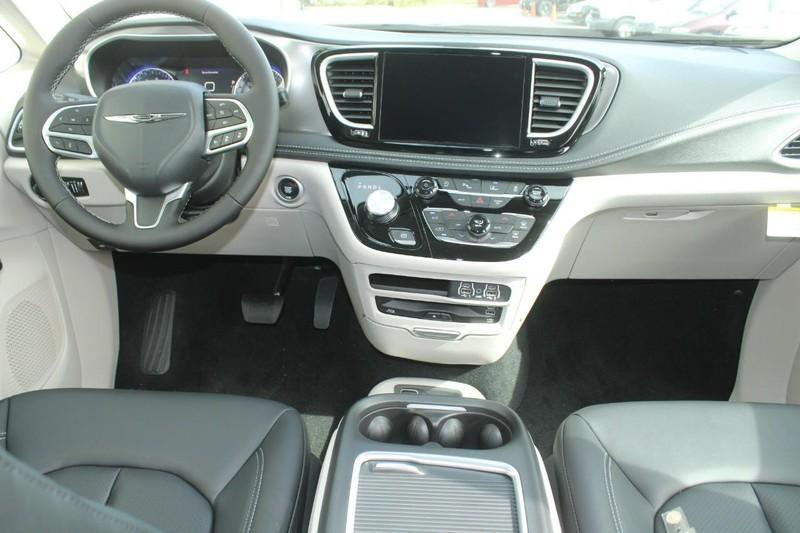 new 2024 Chrysler Pacifica car, priced at $43,995