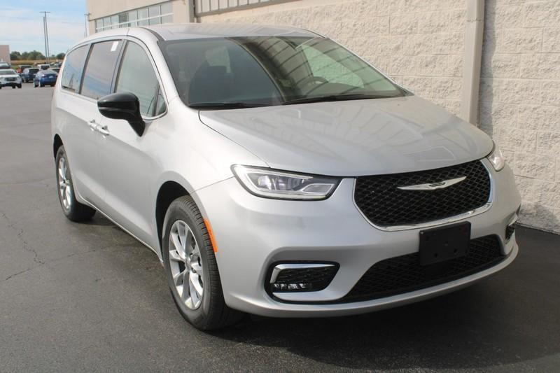 new 2024 Chrysler Pacifica car, priced at $43,995