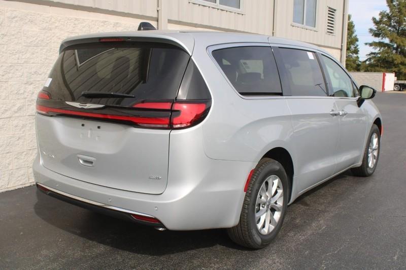 new 2024 Chrysler Pacifica car, priced at $43,995