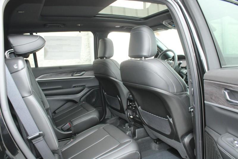 new 2025 Jeep Grand Cherokee car, priced at $50,617
