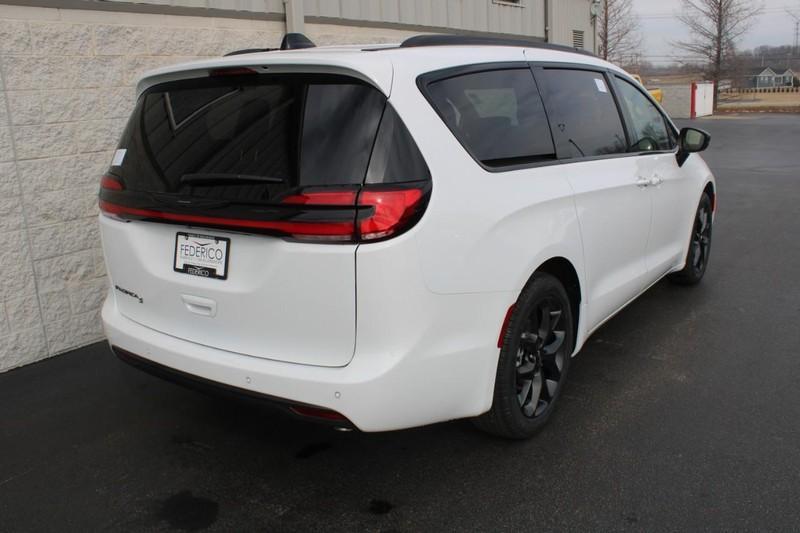 new 2024 Chrysler Pacifica car, priced at $46,740