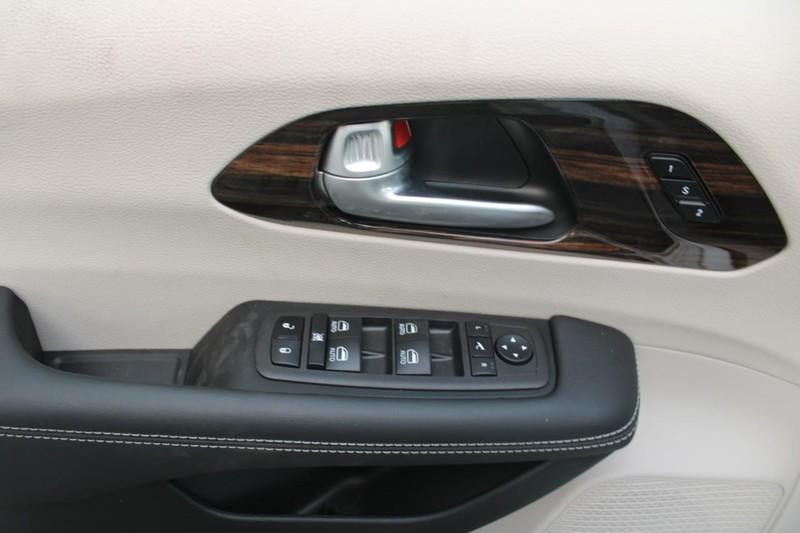 used 2024 Chrysler Pacifica car, priced at $43,500