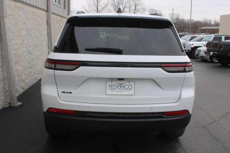 new 2025 Jeep Grand Cherokee car, priced at $41,900