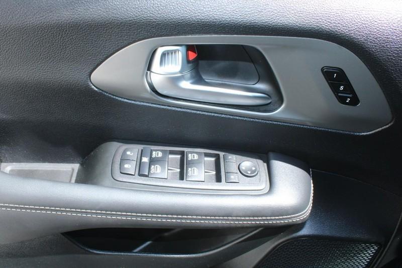 used 2025 Chrysler Pacifica car, priced at $37,548