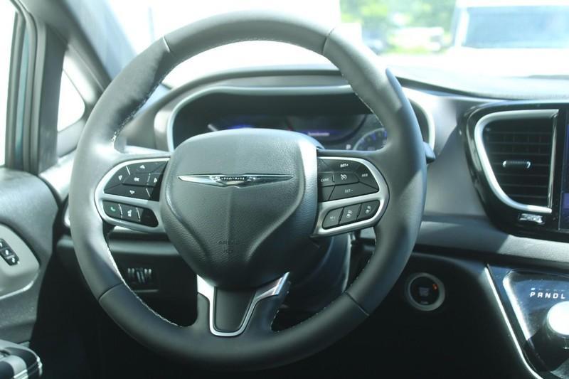 used 2025 Chrysler Pacifica car, priced at $37,548
