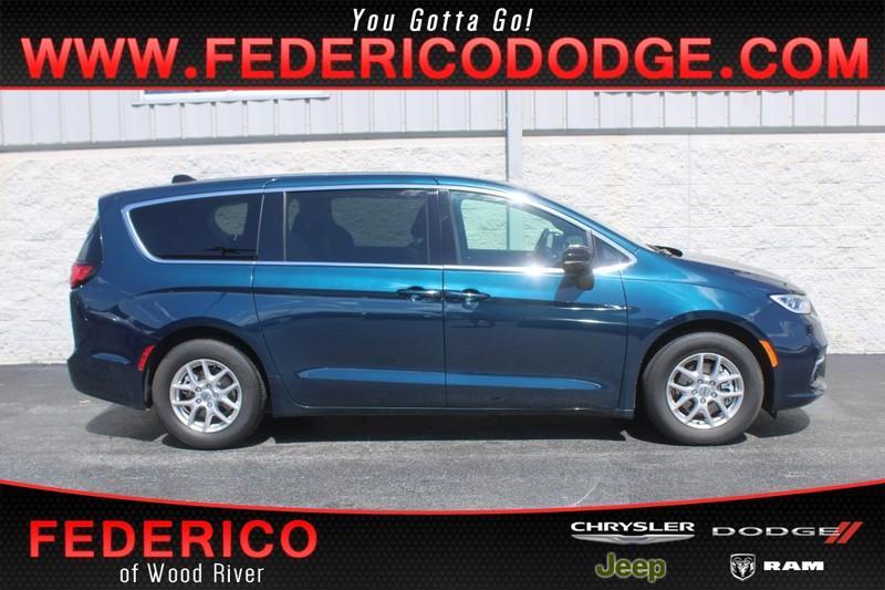 used 2025 Chrysler Pacifica car, priced at $37,548