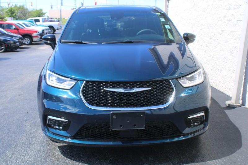 used 2025 Chrysler Pacifica car, priced at $37,548