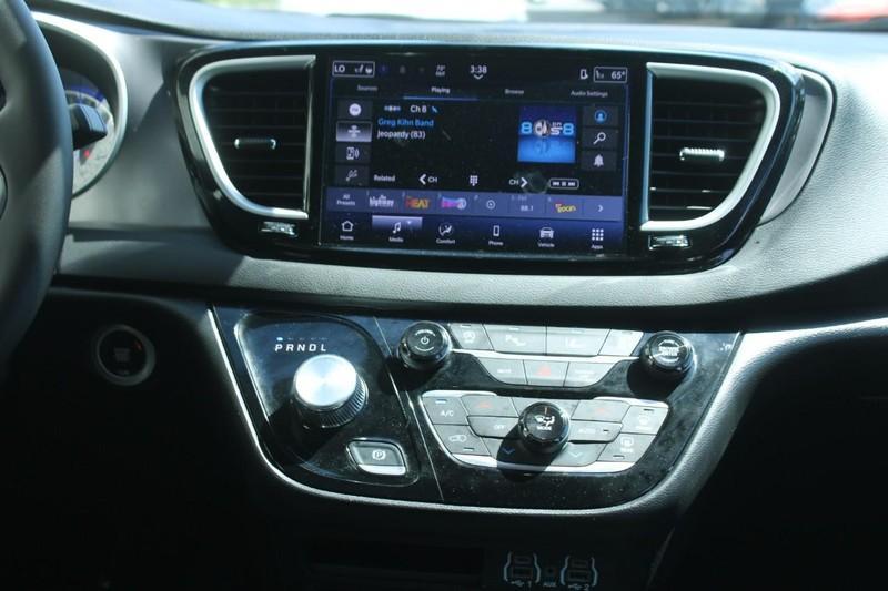 used 2025 Chrysler Pacifica car, priced at $37,548