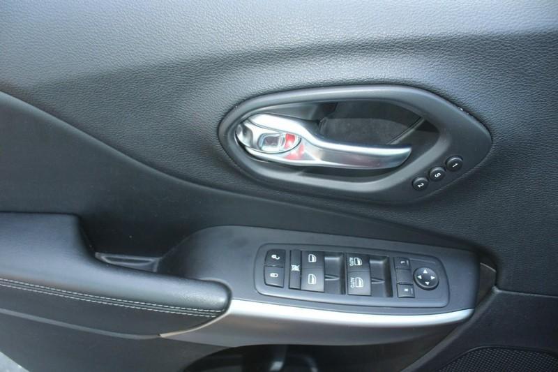 used 2020 Jeep Cherokee car, priced at $19,249