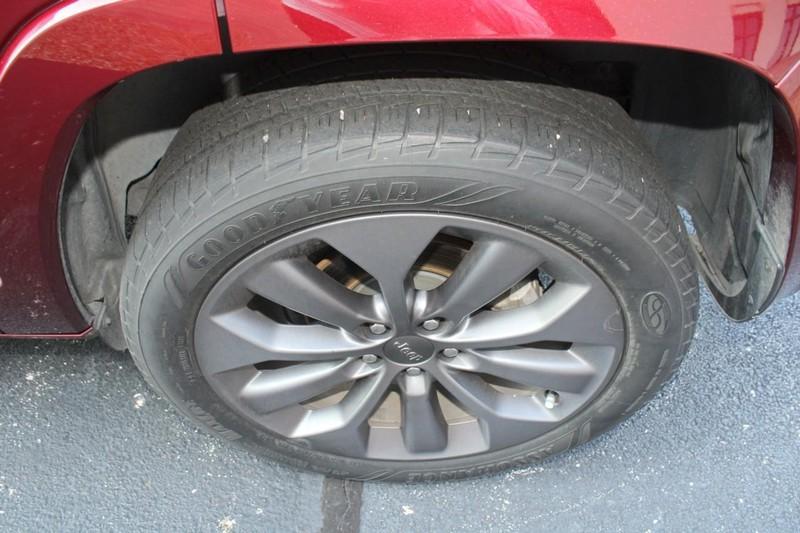 used 2020 Jeep Cherokee car, priced at $19,249