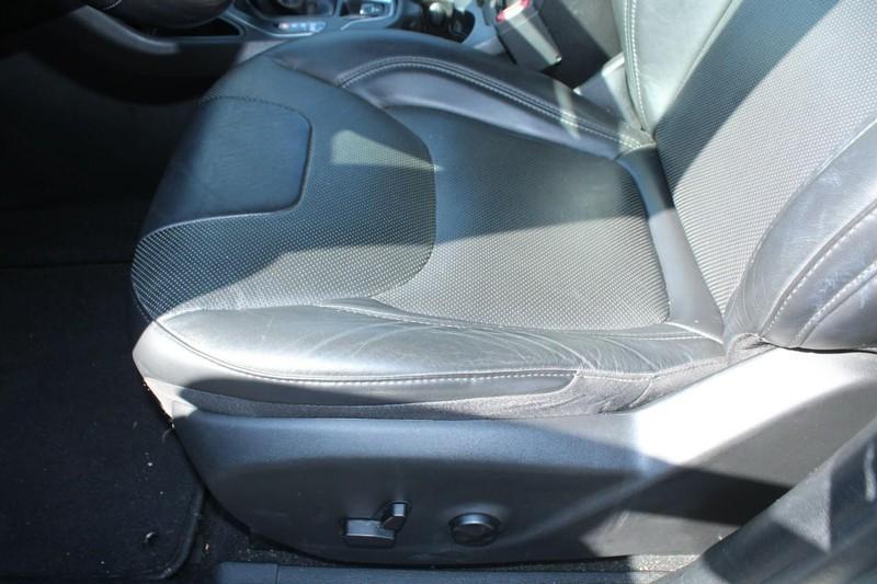 used 2020 Jeep Cherokee car, priced at $19,990